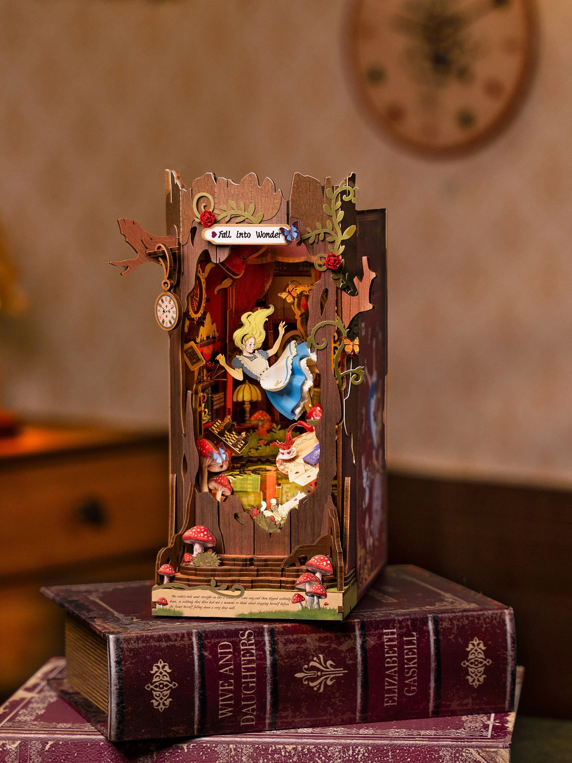 ALICE'S FALL INTO WONDER BOOKNOOK KIT - Image 5