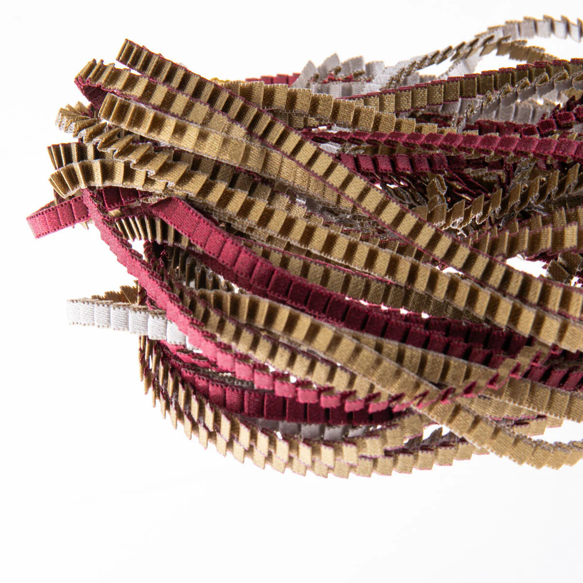 PLEATED RIBBON NECKLACE - Image 4