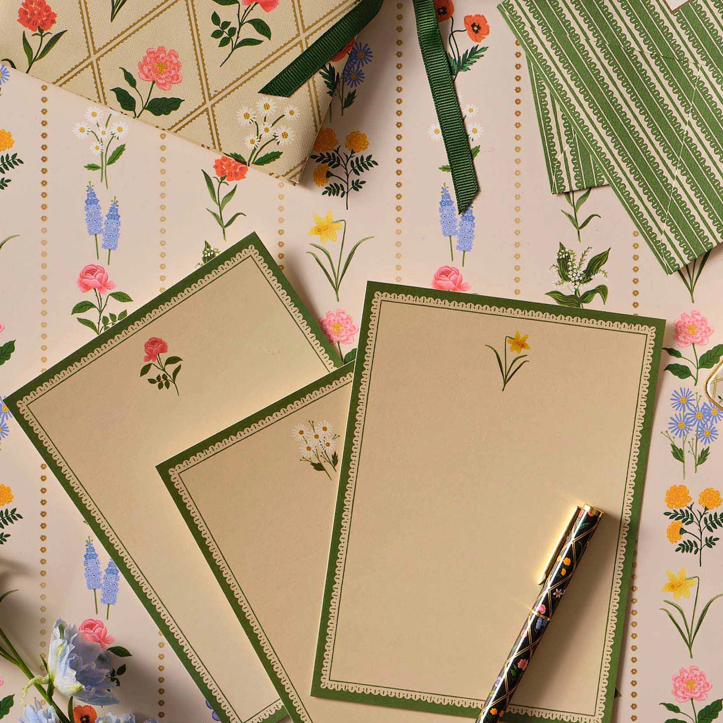 GARDEN STUDY FOLIO STATIONERY SET - Image 4