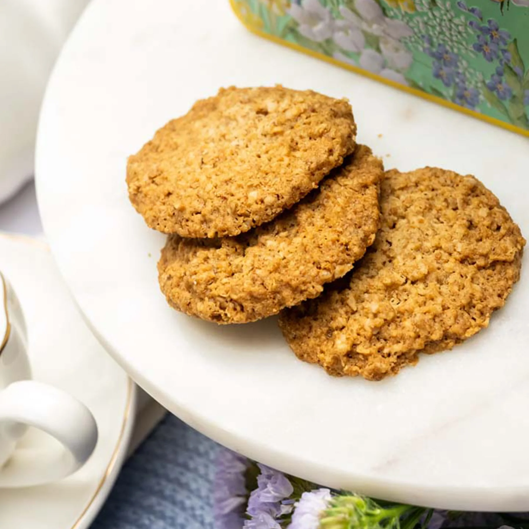 ENGLISH GARDEN HONEY AND OAT COOKIES TIN - Image 3