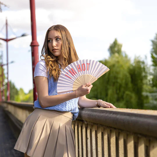 'I’M HOT' FOLDING FAN - Image 4