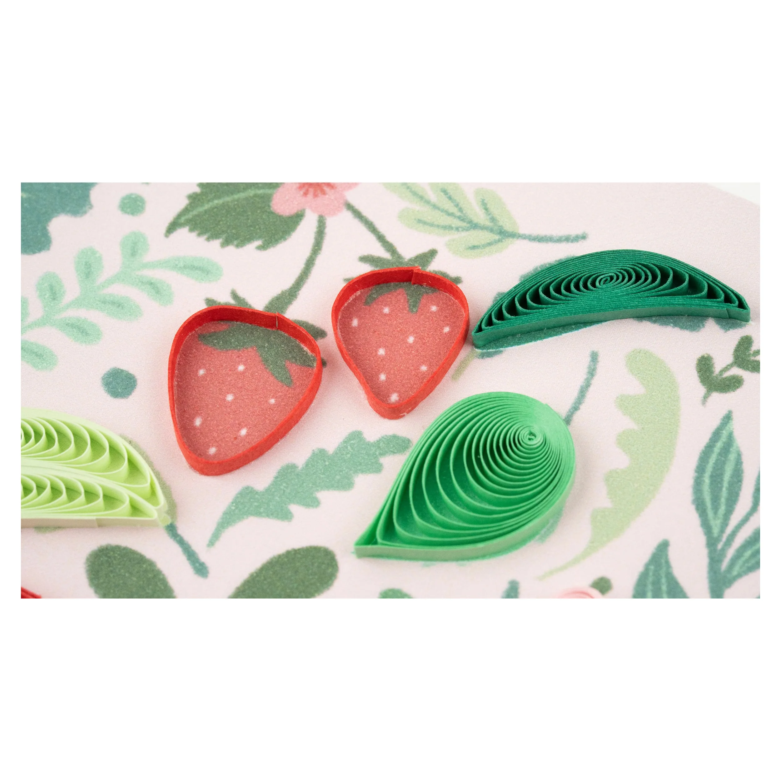 QUILLED STRAWBERRIES 'MOM' NOTECARD - Image 2