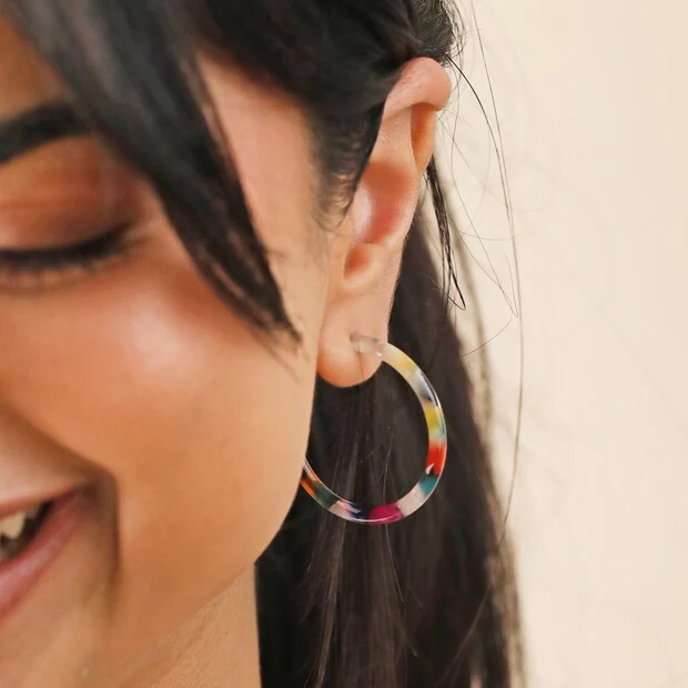 RAINBOW TORTOISESHELL HOOP EARRINGS - Image 2