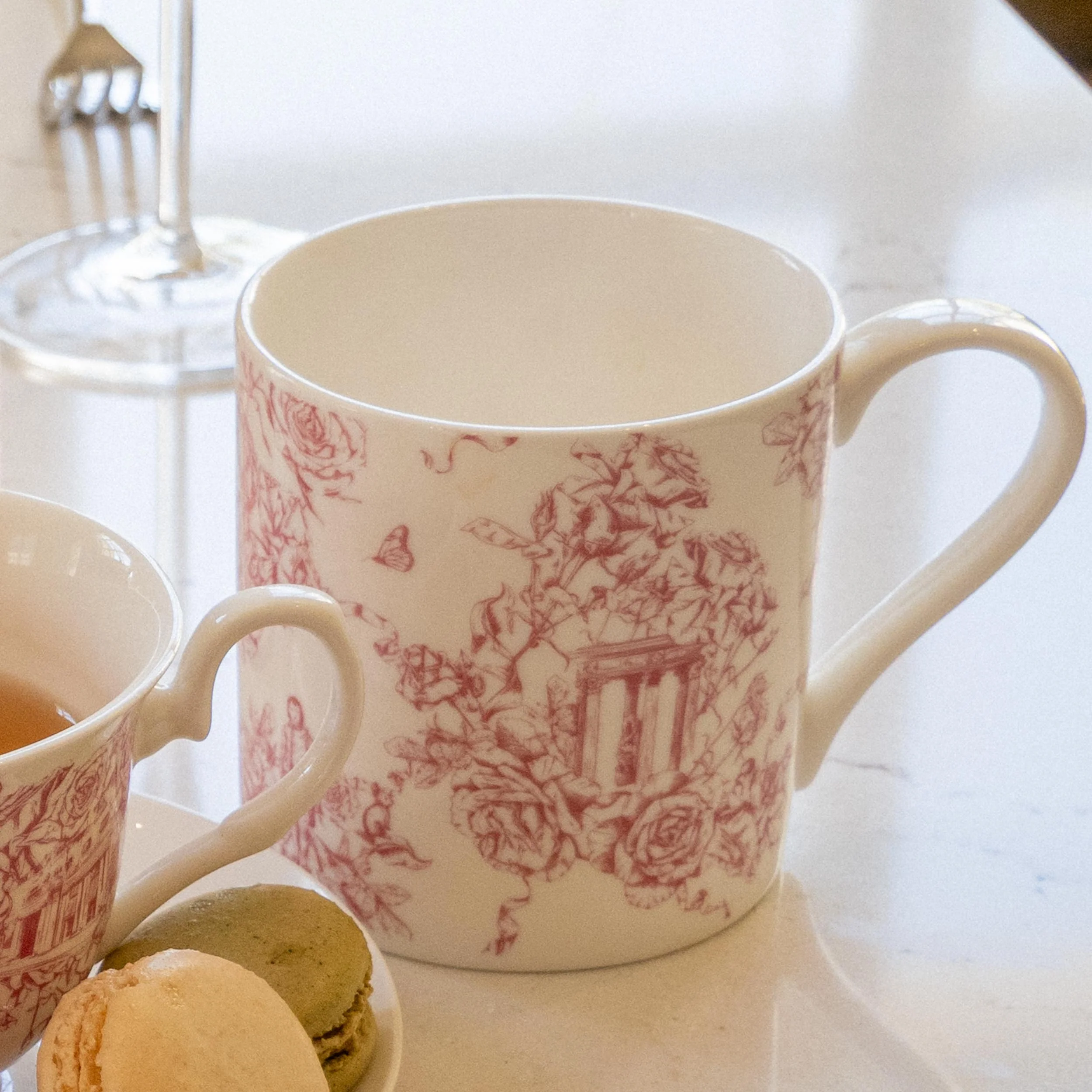 HUNTINGTON ROSE GARDEN TOILE MUG - Image 2