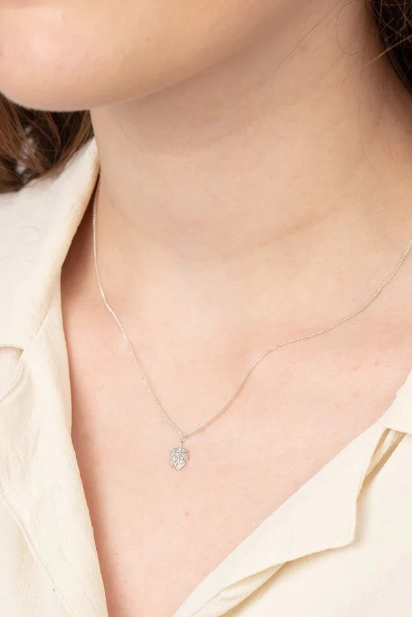 SILVER MONSTERA LEAF NECKLACE - Image 2