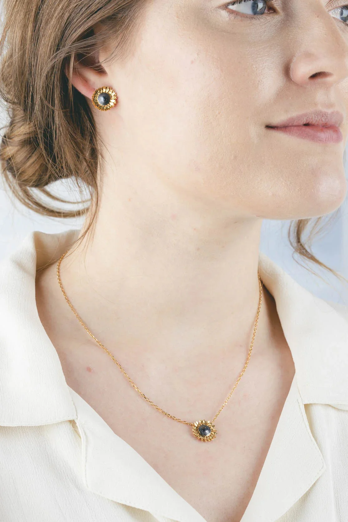 SUNFLOWER PENDANT NECKLACE - Image 2